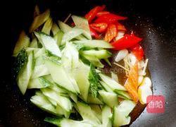 黄瓜炒香肠的做法图解10