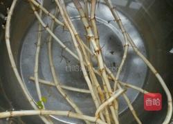 折耳根拌黄瓜的做法图解1