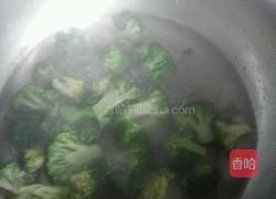 番茄炒西兰花的做法图解2