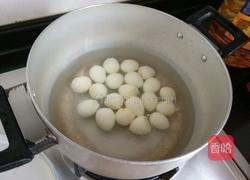 鹌鹑蛋炖平菇的做法图解2