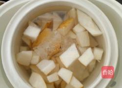 冰糖雪梨炖百合的做法图解3