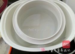 冰糖雪梨燉百合的做法圖解2