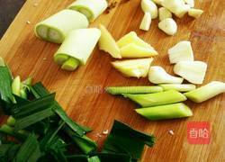 胡萝卜烧肉的做法图解2