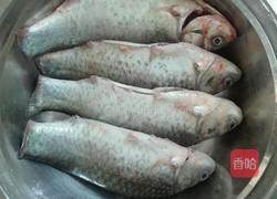 红烧小鲫鱼的做法图解1
