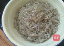 包菜炒粉条的做法图解3