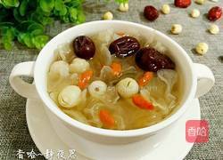 银耳红枣莲子羹的做法图解1
