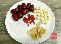 银耳红枣莲子羹的做法图解2