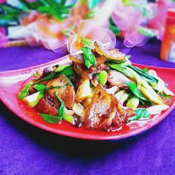 香蒜回锅肉的做法[图]