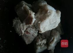 玉米排骨汤的做法图解2