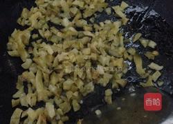 榨菜煎蛋的做法图解3