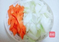 胡萝卜炒白菜白的做法图解1
