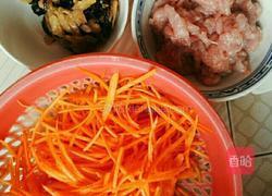 胡萝卜榨菜木耳丝炒肉的做法图解2