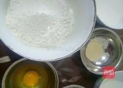 葡萄干奶酥小面包的做法图解1