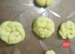 牛奶花型小面包的做法图解12