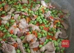 毛豆炒肉的做法图解9