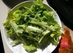 西兰花炒五花肉的做法图解3