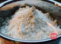 大葱猪肉包子的做法图解1