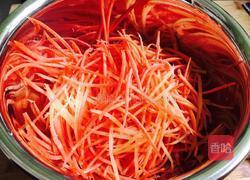 凉拌胡萝卜丝的做法图解2