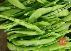 红萝卜炒河南豆的做法图解1