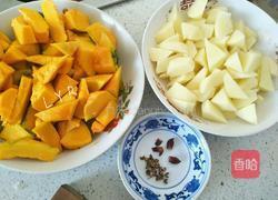 南瓜炖土豆的做法图解1