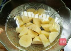 土豆烧鸡腿的做法图解1