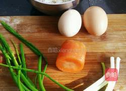 葱油胡萝卜炒饭的做法图解1