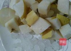 冰糖雪梨水的做法图解2