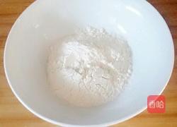 电饭锅版老婆饼的做法图解1