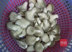 瘦肉炒秀珍菇的做法图解1