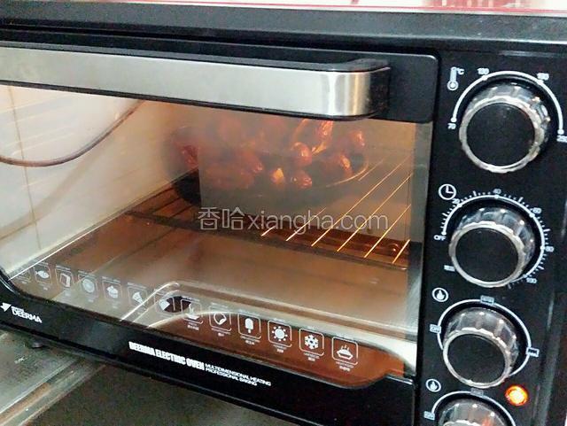 烤箱150度烤5到10分钟（也可根据自己烤箱温度） 目的是烤出枣味  口感更好  
