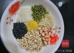 五谷养生粥的做法图解1