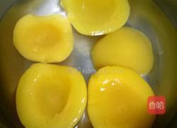 黄桃罐头的做法图解1