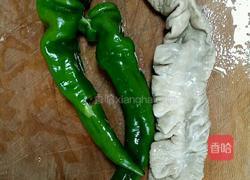 尖椒肥肠的做法图解1