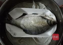 葱油鳊鱼的做法图解1
