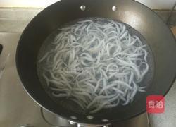 银鱼炒鸡蛋的做法图解1