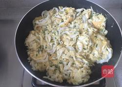 银鱼炒鸡蛋的做法图解9