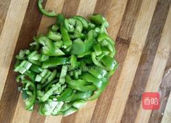 青椒炒腊鸡肉丝的做法图解3