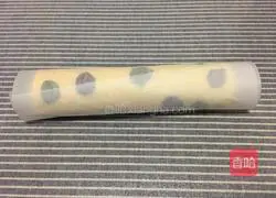 Illustration of how to make polka dot cake roll 19