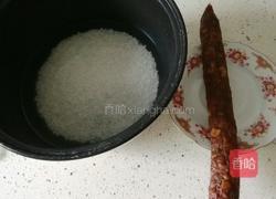 焖腊肠饭的做法图解1