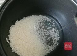 焖腊肠饭的做法图解2