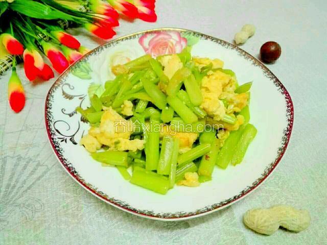 芹菜炒鸡蛋