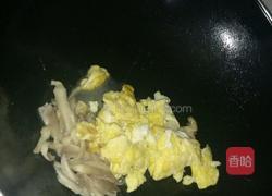 鸡蛋炒平菇的做法图解7