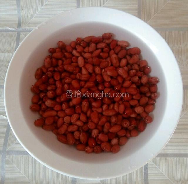 用清水洗去灰尘。