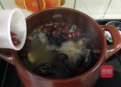 红枣桂圆枸杞乌鸡汤的做法图解7
