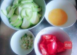 西红柿炒鸡蛋葫芦瓜的做法图解1