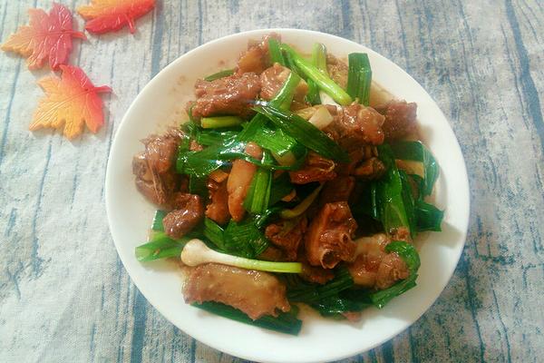 蒜苗炒鸭肉
