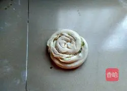 Illustration of how to make pretzel cookies 13