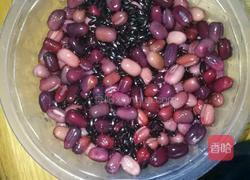 红豆黑米粥的做法图解2