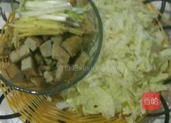 炒白菜冻豆腐块的做法图解1