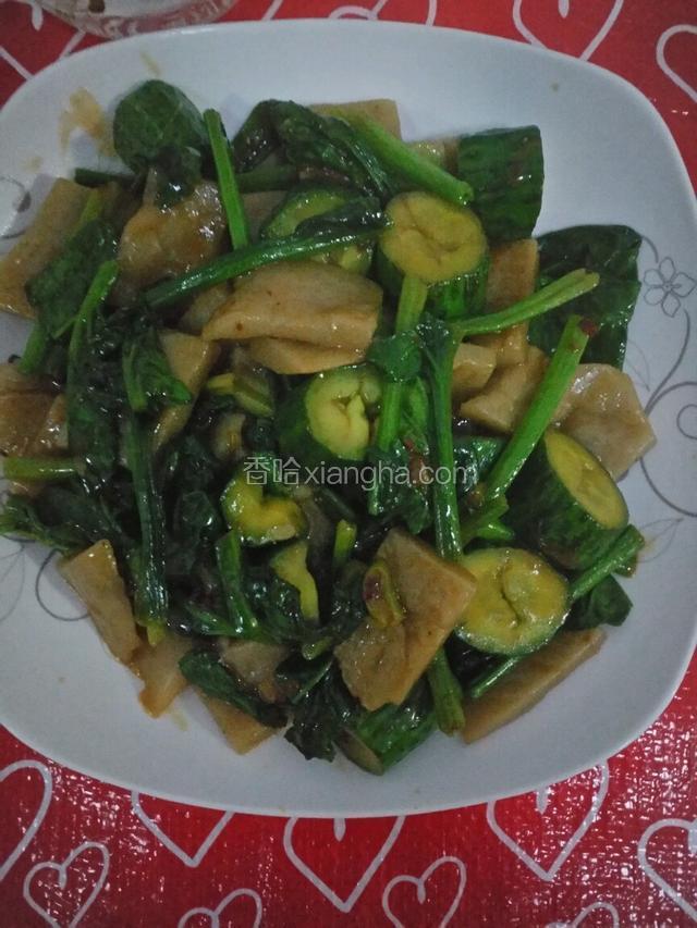 黄瓜菠菜炒灌肠